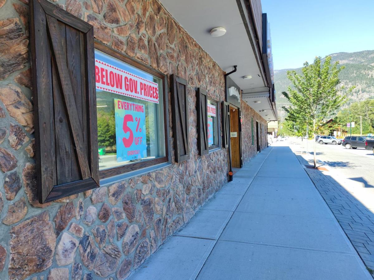 Pemberton Hotel Exterior photo